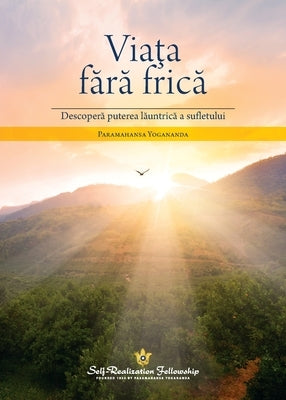 Living Fearlessly (Romanian) by Yogananda, Paramahansa